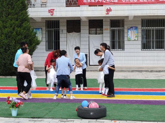 大班亲子游戏《五毛,一块》