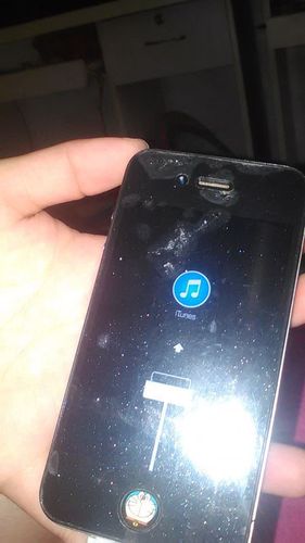 手机不小心掉水里了拿出来之后开不开机 充电显示itunes什么情况还弄