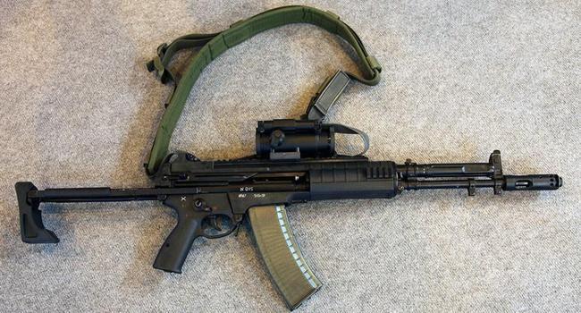 一支会喷火的突击步枪,ak-107有多神奇,开火时完全没有后坐力!