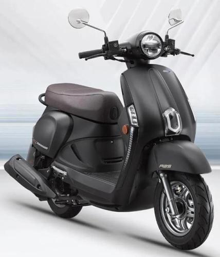 光阳新款精品踏板车,前后碟刹,大容积座桶可放头盔,售