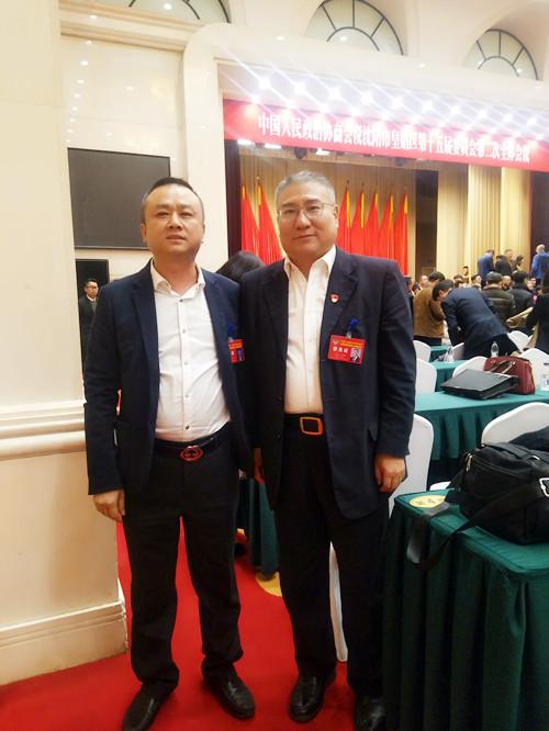 辽宁省漳州商会会长杨建才与人资环委员会主任任闽榕合影留念