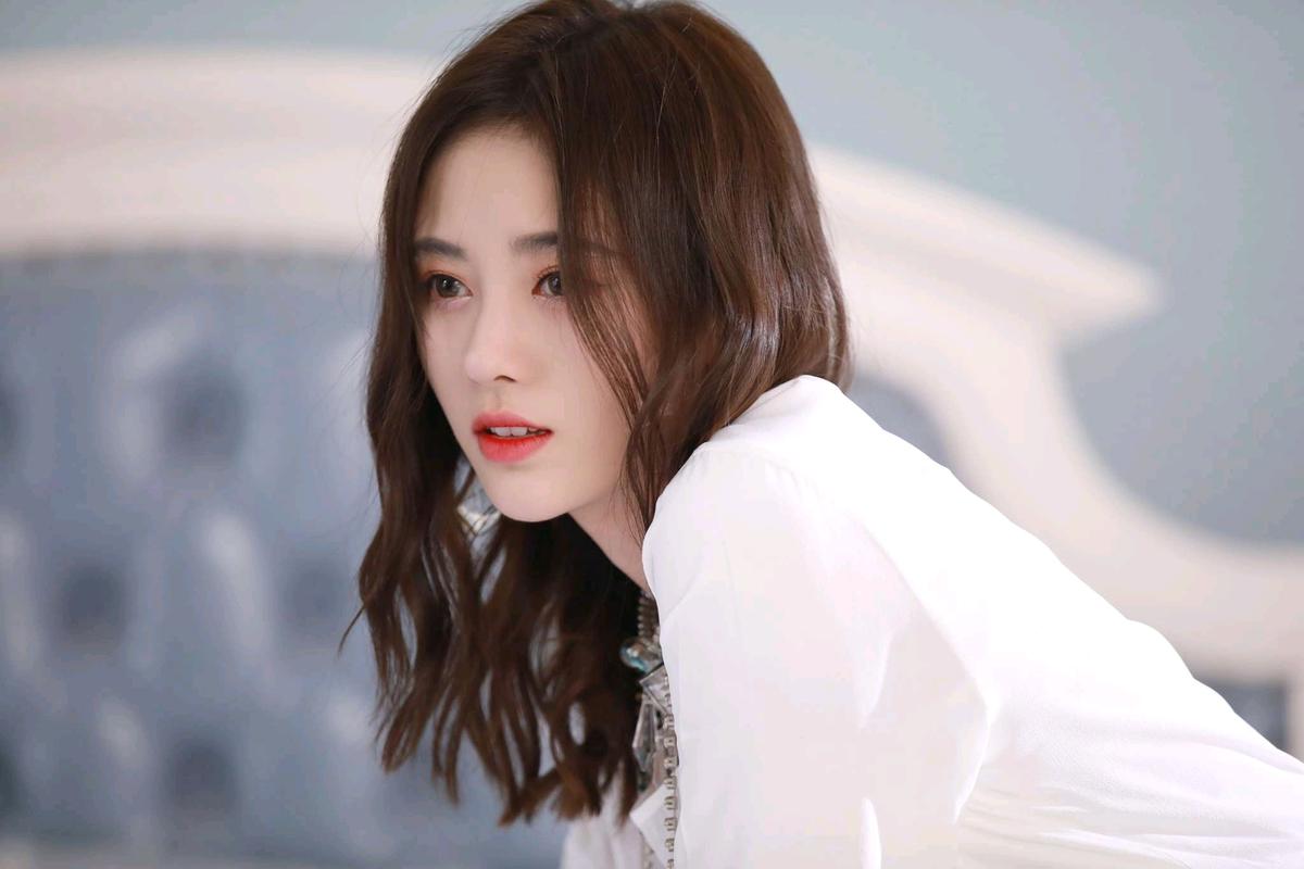 鞠婧祎高清壁纸点进来拿哦