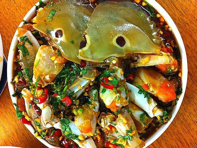 潮汕生腌海鲜有"毒药"之美誉,指吃过的人都会爱上那个味道无法自拔