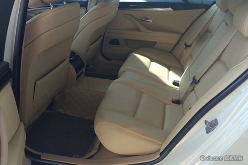 宝马5系后排全景