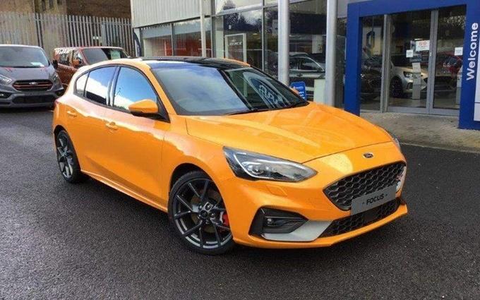 福特福克斯st海外实拍曝光橘黄色涂装