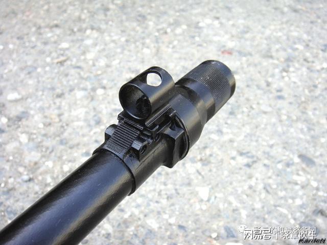 此织物带的作用是遮蔽枪管上方,避免枪管发热产生的热气在瞄准镜内