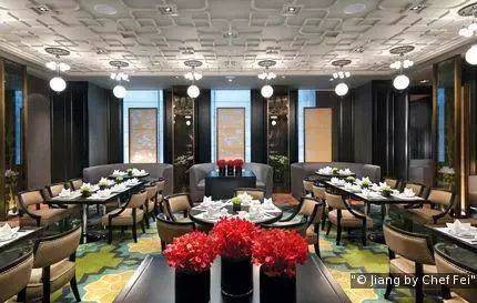 米其林评审员评价:餐厅主 厨辉师傅以其巧手为传统粤菜带来突破,把