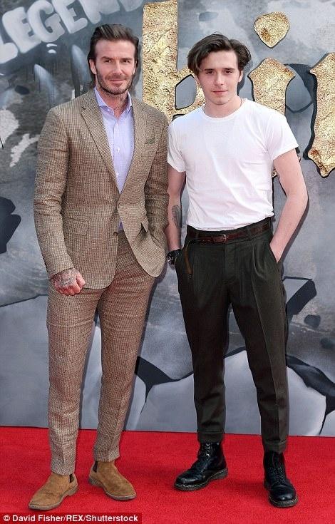 小贝赴《亚瑟王》首映 大公子遗传颜值身高