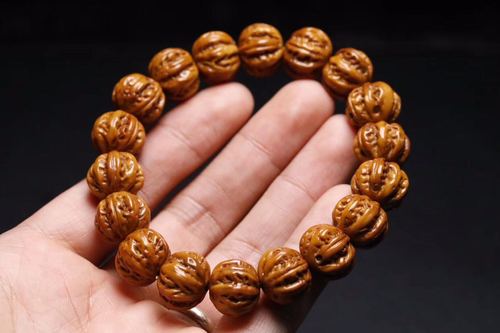 特价核桃雕刻手串