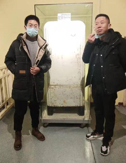 彭四英透露孙海洋心境跟孙卓拍照怕被嫌弃渴望跟儿子多合影