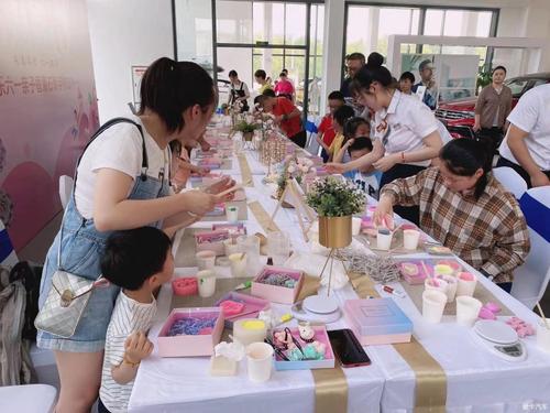 欢乐过六一 参加香薰石膏亲子diy活动