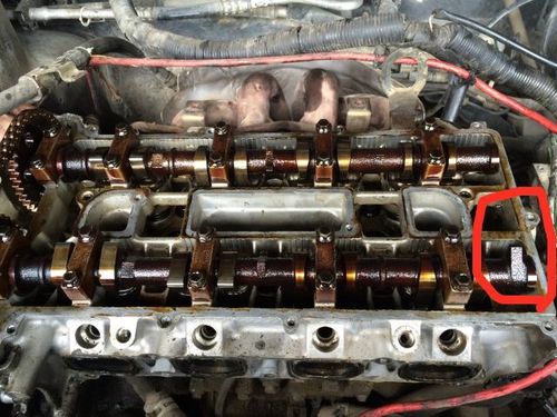 看图片.这2个凸轮轴分进气和排气吗?那个是进气哪个