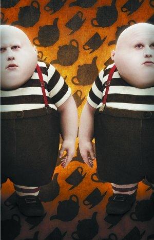 当爱丽丝来到地下世界,两兄弟做了她的向导.