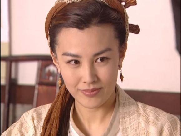 1997年朱晏参演电视剧《寇老西儿》和《影后胡蝶》,进入娱乐圈.