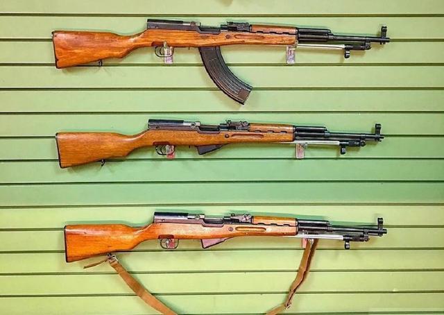 毕竟如今能够见到56式半自动步枪的场合也非常少了,只有中国仪仗队