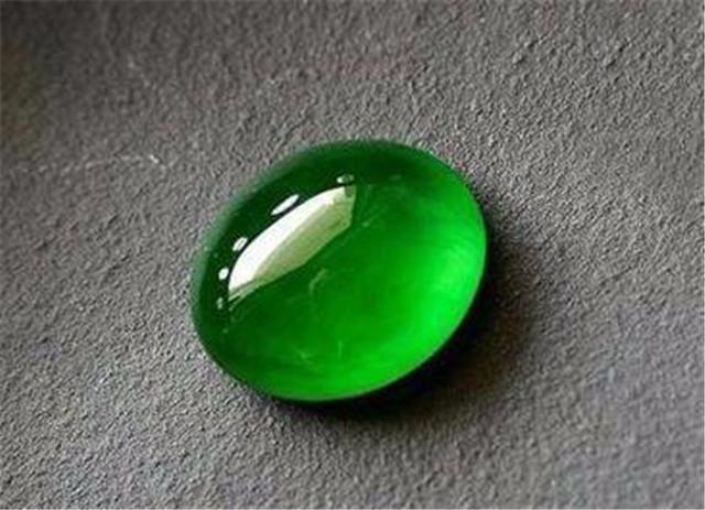 正阳绿和帝王绿有什么区别我们一起来分辨一下这两种翡翠颜色