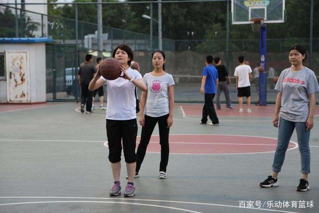 女生应该如何提高投篮的准确度呢,可以加强哪方面的练习呢