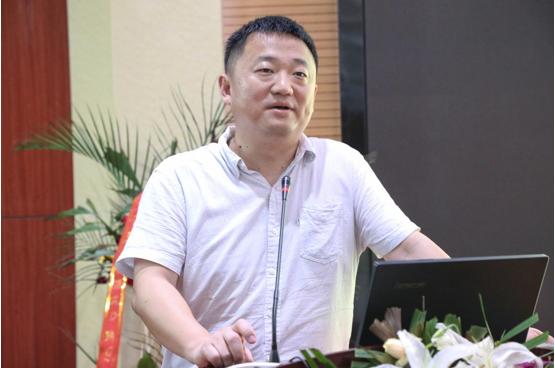 副教授,教育部高中语文课程标准修订组核心成员蔡可来到山大辅仁学校