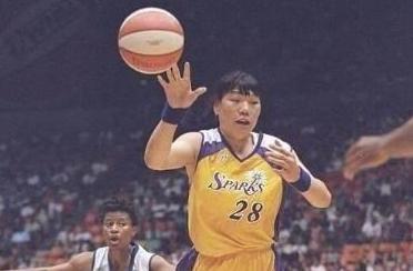 51岁中国篮球女巨人郑海霞现状 因难保孩子健康