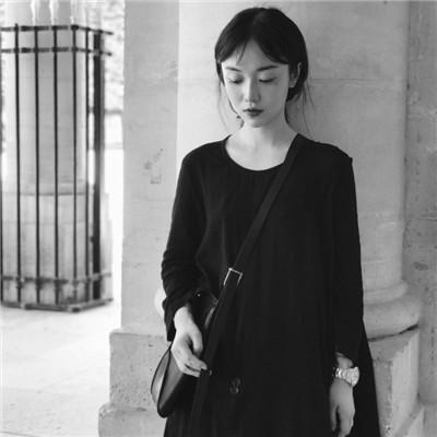 黑白伤感落寞女头像_qq微信头像(14张) - 动漫系