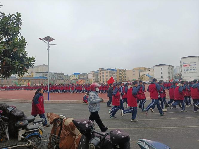 唐河县城关一初中重视学生体育锻炼,大课间生龙活虎 城市观察员