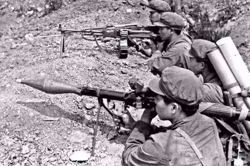 班用轻机枪1挺,美式m79型40榴弹发射器1具,40毫米rpg2/7火箭筒1具