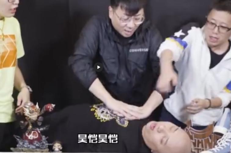 lol s8世界赛"断气式"解说创始人昊凯,米勒皮道:快救救解说