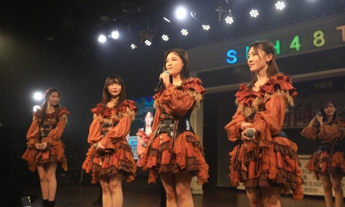 李艺彤今年得第一就靠这场公演了!snh48《头号新闻》首秀惊艳