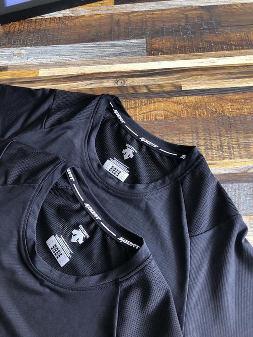 点此购买迪桑特男女后背网眼速干短袖t恤左143627