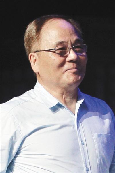鹿峰(饰王道灵)