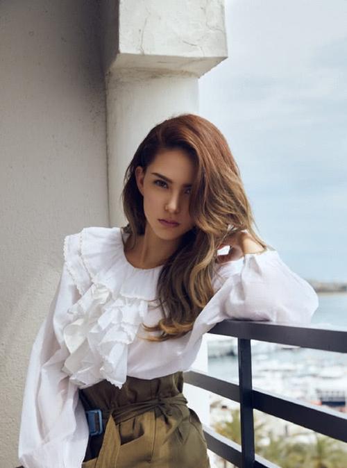 也是很多女生羡慕的对象,另外,昆凌在成名之前本身就是一位模特,因此