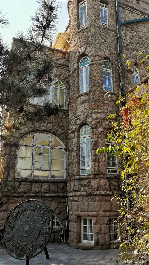 八大关标志性的建筑"花石楼"始建于1930年,这座极具代表性的城堡式