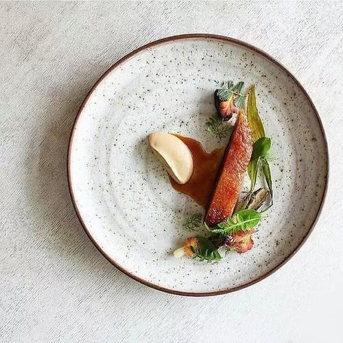 一篇文章说透西餐摆盘中如何选用餐盘!