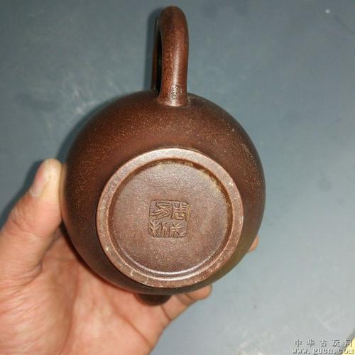 精品周成易制紫砂壶