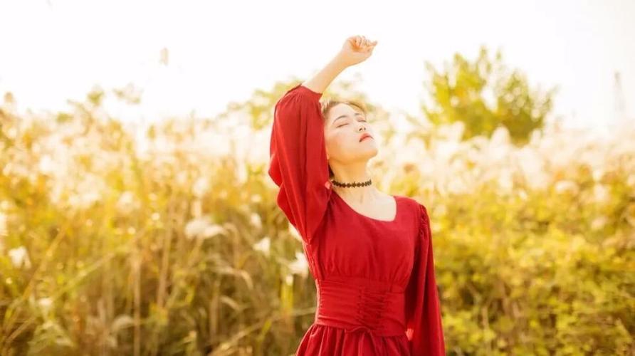 18张唯美秋景人像,4个摄影思路,助你拍摄好看的暖秋人像照片