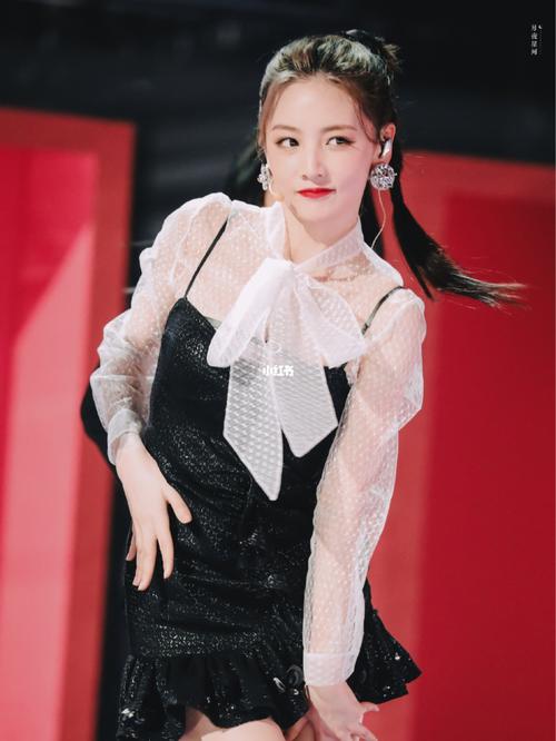 这种圆圆的女团马尾怎么扎_马尾_女团_发型_教程_时尚