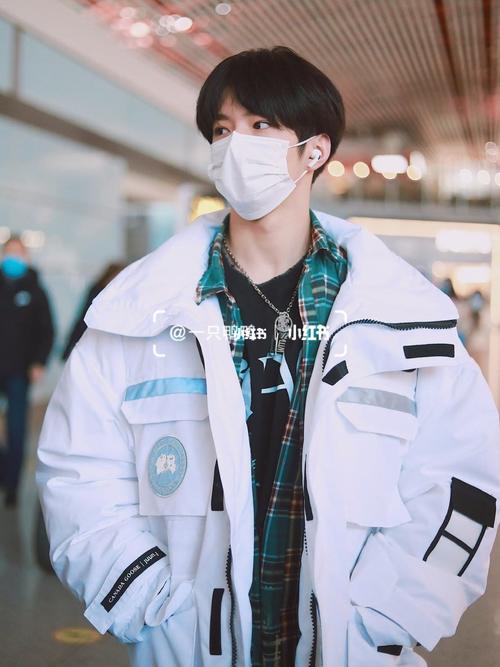 每次机场照片都好惊艳呀_刘耀文_娱乐_明星娱乐资讯