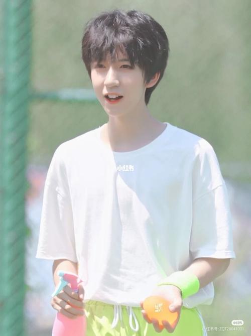 贺峻霖神图!_贺峻霖_娱乐_明星娱乐资讯