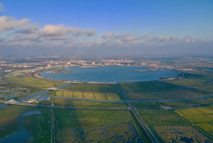 宜居新城组照8张上海市浦东新区临港新城这里有湿地人工湖海昌公园
