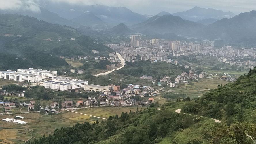 这是美丽的安化县梅城镇(老县城)也是从这个地方迁出.
