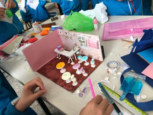 白银区第二小学开展"阳光下成长"儿童创意画及手工制作比赛