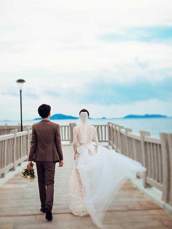 故事感十足的背影婚纱照拍摄灵感