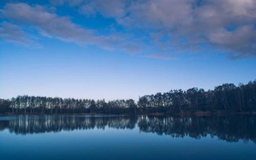相关标签 湖水倒影寂静平静优美美景2k 内容简介 湖水