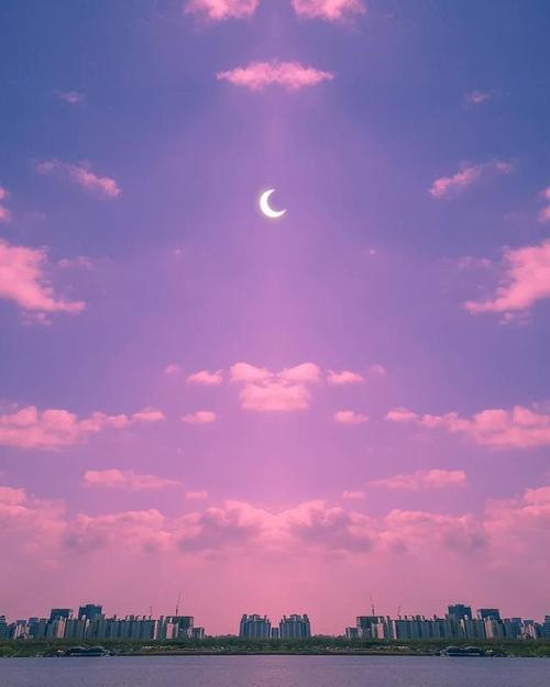 超梦幻紫色天空朋友圈背景图