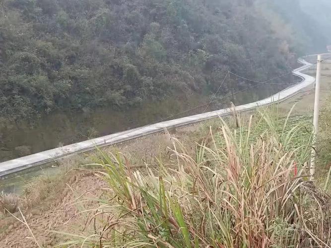 慈利龙潭河镇竹峪村最后2.4公里连片公路铺成水泥路了