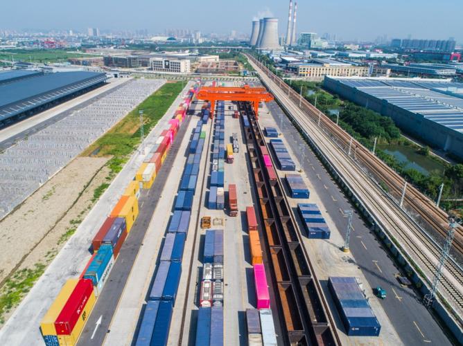 空中俯瞰长兴综合物流园区内的铁路长兴南货场(9月5日无人机拍摄).