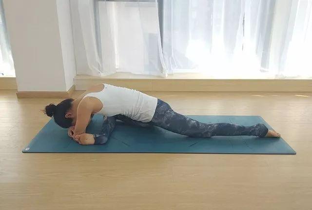 瑜伽练习中最舒服的18个体式分分钟让你爱上瑜伽