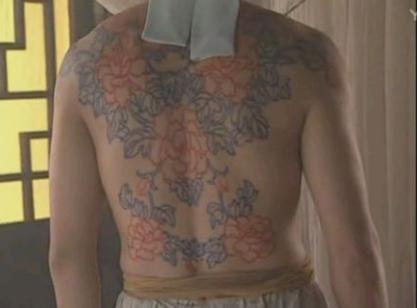 为什么说和央视版水浒相比新版燕青的纹身更漂亮