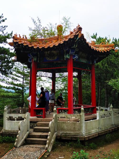 山顶的亭子供人休息