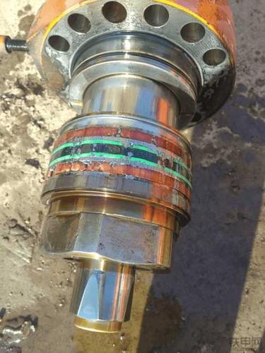 挖掘机事故图片 挖掘机事故油缸拉缸